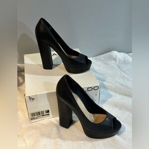 Peep Toe High Heeled Platform Pump